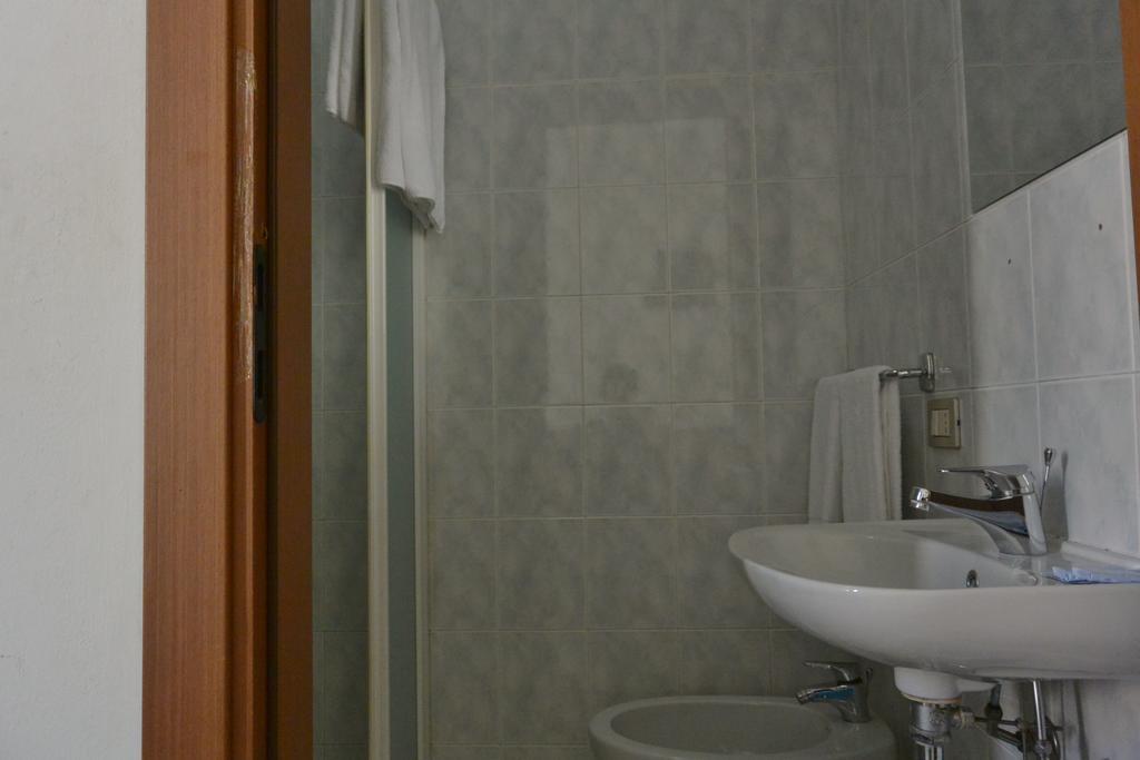 Hotel Oriente Milan Bagian luar foto