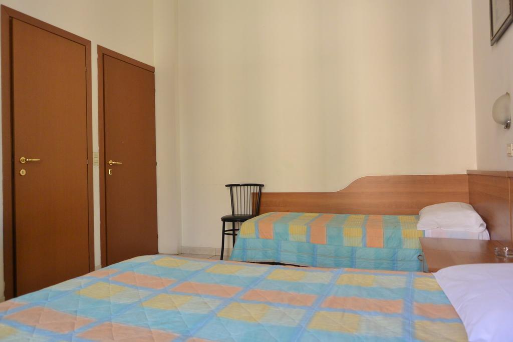 Hotel Oriente Milan Bagian luar foto