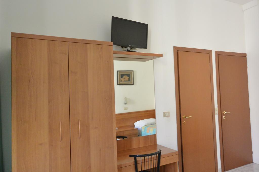Hotel Oriente Milan Bagian luar foto