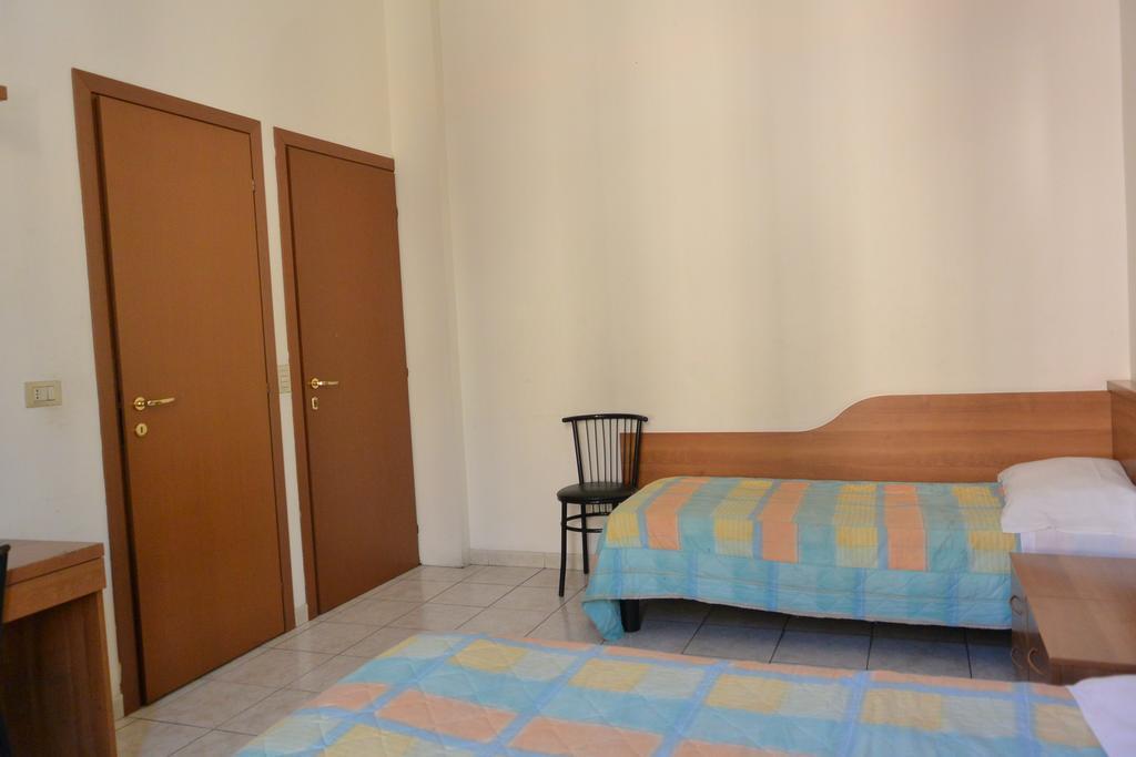 Hotel Oriente Milan Bagian luar foto