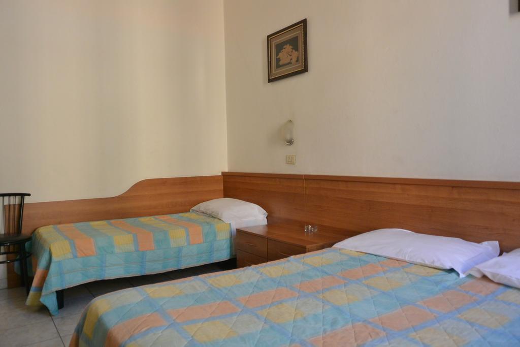Hotel Oriente Milan Bagian luar foto