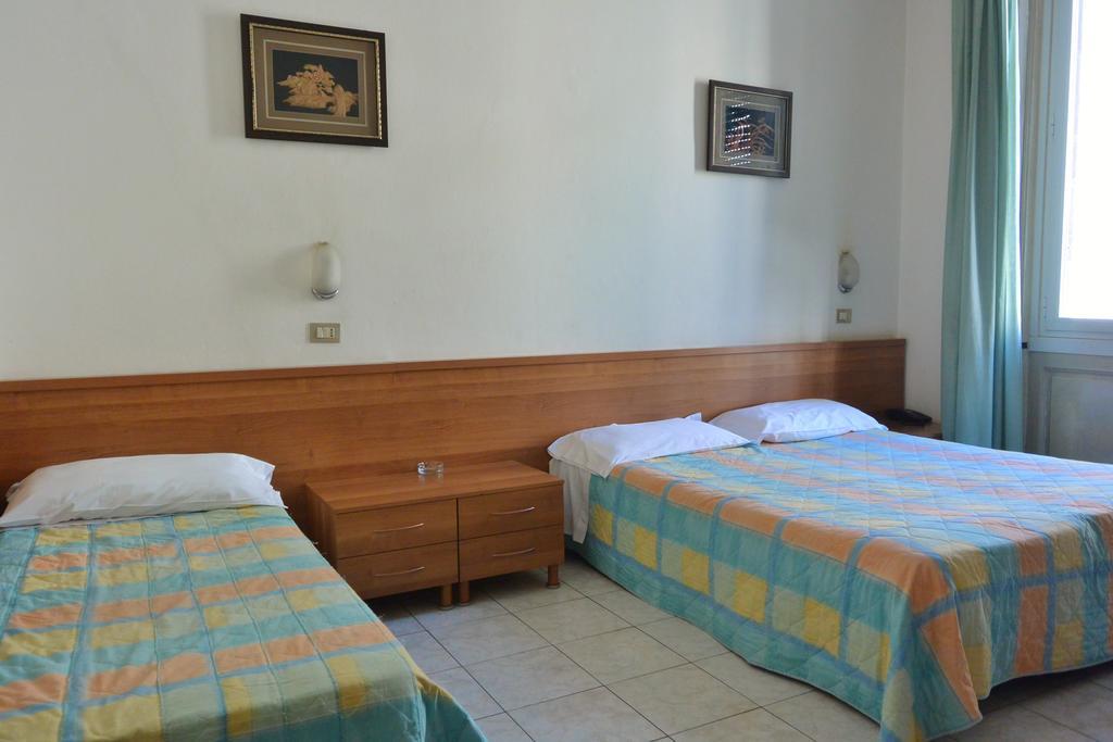 Hotel Oriente Milan Bagian luar foto