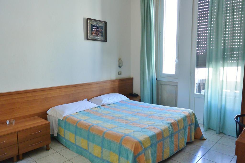Hotel Oriente Milan Bagian luar foto